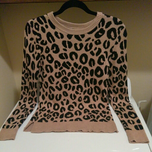 Sweaters - Juniors/Small Leopard Sweater -Medium/Fitted look